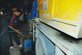南京車(chē)主為防偷油 每日將油箱柴油抽回家保管